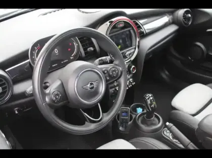 Photo 12 Mini Mini  Cooper 136ch Edition Greenwich BVA7 109g