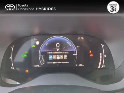 Photo 13 Toyota Yaris  116h Design 5p MC24