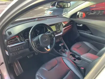 Photo 8 Kia Niro 1.6 GDi 171 ch PHEV DCT6 Premium