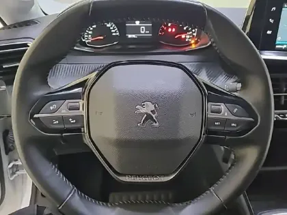 Photo 8 Peugeot 208  PureTech 100 S&S BVM6