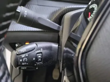 Photo 26 Peugeot 208  PureTech 100 S&S BVM6