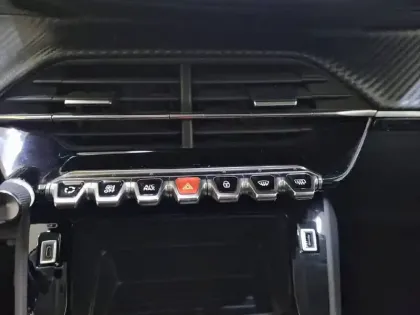 Photo 24 Peugeot 208  PureTech 100 S&S BVM6