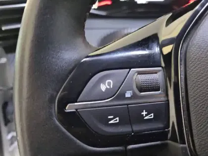 Photo 27 Peugeot 208  PureTech 100 S&S BVM6