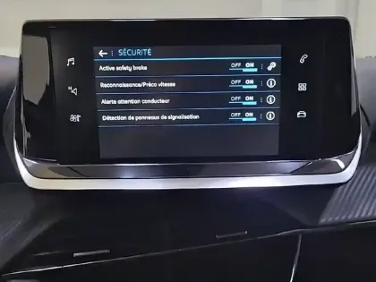 Photo 21 Peugeot 208  PureTech 100 S&S BVM6