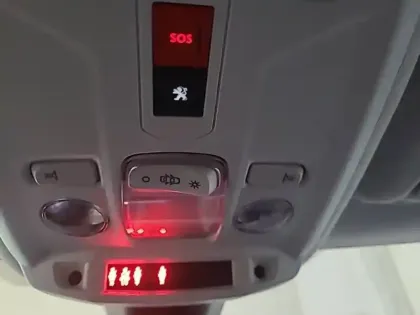 Photo 25 Peugeot 208  PureTech 100 S&S BVM6