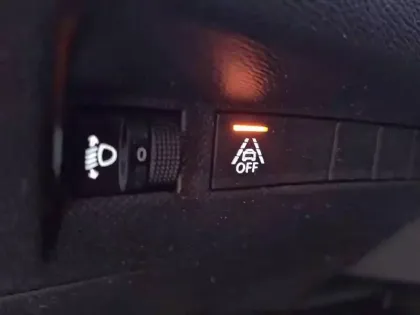 Photo 29 Peugeot 208  PureTech 100 S&S BVM6