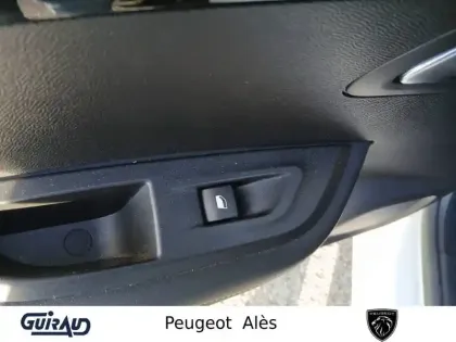 Photo 12 Peugeot 2008  PureTech 130 S&S EAT8