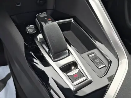 Photo 13 Peugeot 3008  Hybrid 225 e-EAT8