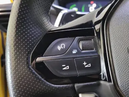 Photo 27 Peugeot 208  PureTech 100 S&S EAT8