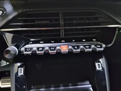 Photo 24 Peugeot 208  PureTech 100 S&S EAT8