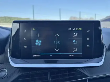 Photo 18 Peugeot 208  Electrique 50 kWh 136ch