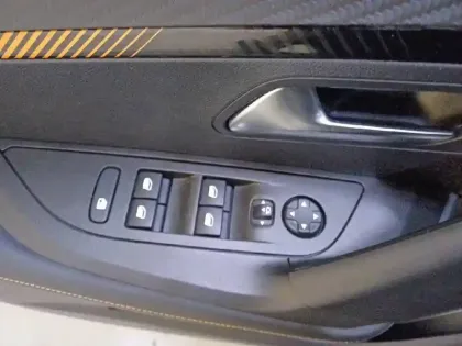 Photo 30 Peugeot 2008  PureTech 130 S&S EAT8