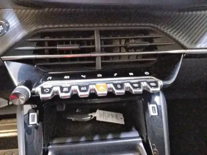 Photo 24 Peugeot 2008  PureTech 130 S&S EAT8