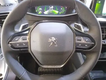 Photo 8 Peugeot 2008  PureTech 130 S&S EAT8