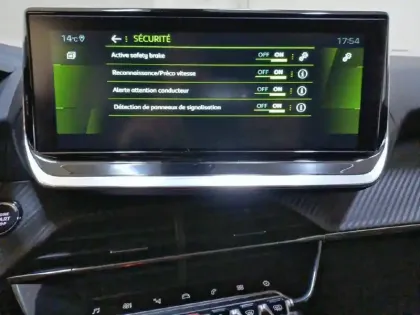 Photo 21 Peugeot 2008  PureTech 130 S&S EAT8