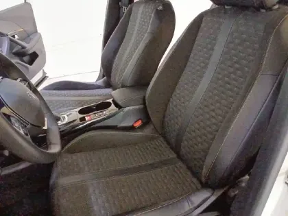 Photo 10 Peugeot 2008  PureTech 130 S&S EAT8