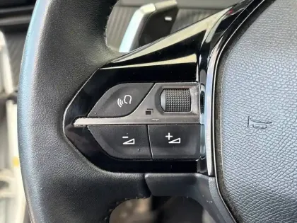 Photo 61 Peugeot 2008  BlueHDi 130 S&S EAT8