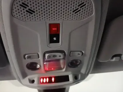 Photo 75 Peugeot 208  PureTech 100 S&S EAT8