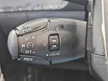 Photo 19 Peugeot 208  PureTech 100 S&S EAT8