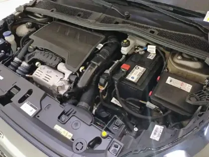 Photo 35 Peugeot 208  PureTech 100 S&S EAT8