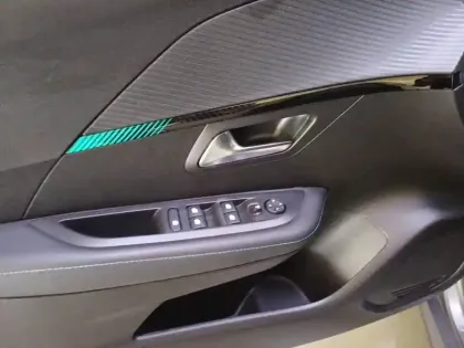 Photo 52 Peugeot 208  PureTech 100 S&S EAT8