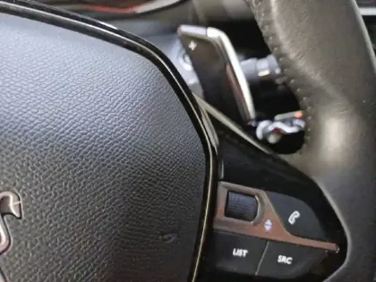 Photo 83 Peugeot 208  PureTech 100 S&S EAT8