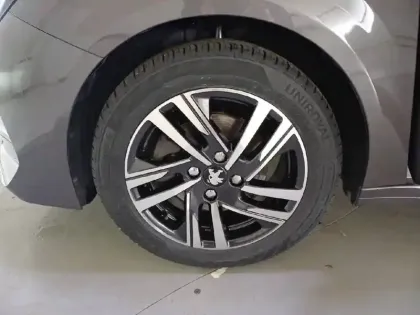 Photo 33 Peugeot 208  PureTech 100 S&S EAT8