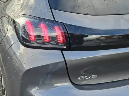 Photo 16 Peugeot 208  PureTech 100 S&S EAT8