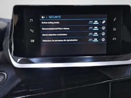 Photo 79 Peugeot 208  PureTech 100 S&S EAT8