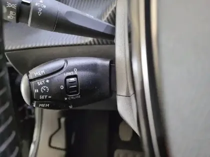 Photo 26 Peugeot 2008  BlueHDi 100 S&S BVM6