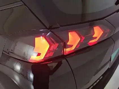 Photo 16 Peugeot 2008  BlueHDi 100 S&S BVM6