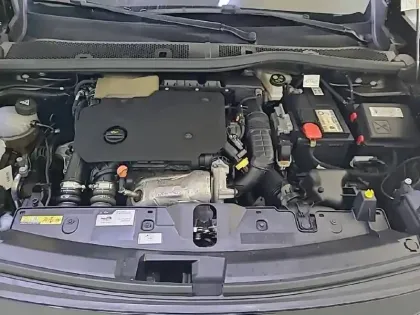 Photo 13 Peugeot 2008  BlueHDi 100 S&S BVM6