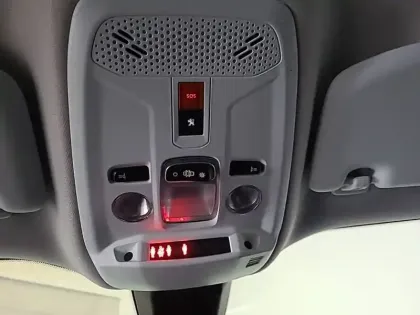 Photo 27 Peugeot 2008  BlueHDi 100 S&S BVM6