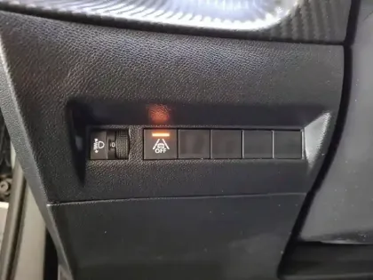 Photo 29 Peugeot 2008  BlueHDi 100 S&S BVM6