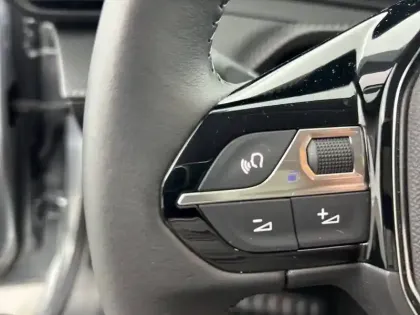 Photo 43 Peugeot 208  PureTech 100 S&S BVM6