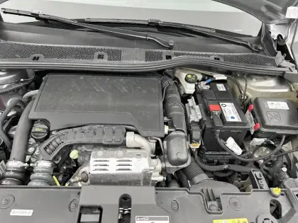 Photo 38 Peugeot 208  PureTech 100 S&S BVM6