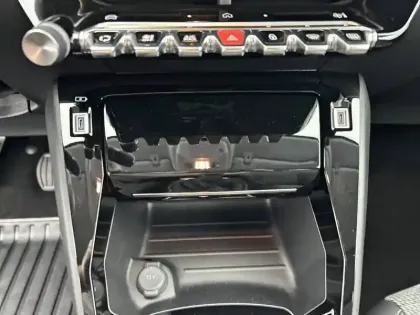 Photo 46 Peugeot 208  PureTech 100 S&S BVM6