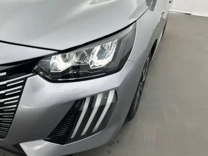 Photo 63 Peugeot 208  PureTech 100 S&S BVM6