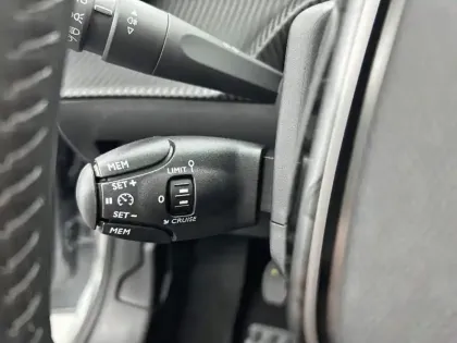 Photo 66 Peugeot 208  PureTech 100 S&S BVM6