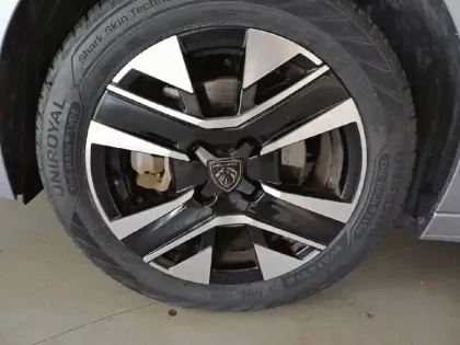 Photo 33 Peugeot 208  Hybrid 100 e-DCS6