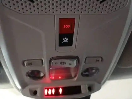 Photo 46 Peugeot 208  Hybrid 100 e-DCS6