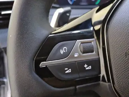 Photo 48 Peugeot 208  Hybrid 100 e-DCS6