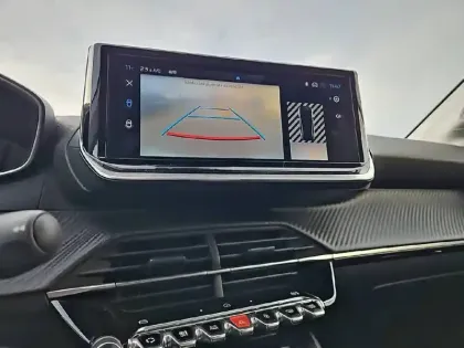 Photo 19 Peugeot 208  Hybrid 100 e-DCS6