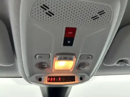 Photo 54 Peugeot 208  PureTech 100 S&S BVM6