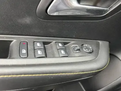 Photo 17 Peugeot 208 Gén. II Ph1 NG Roadtrip 5