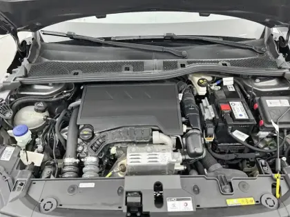 Photo 47 Peugeot 208  PureTech 100 S&S BVM6