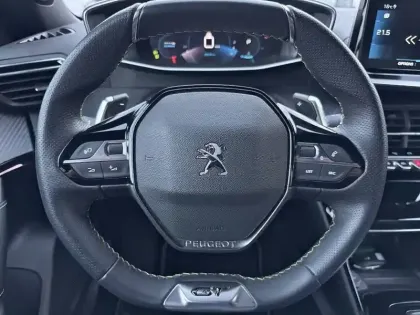 Photo 11 Peugeot 2008  PureTech 155 S&S EAT8