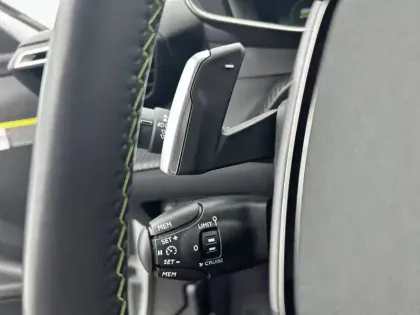 Photo 75 Peugeot 2008  PureTech 155 S&S EAT8