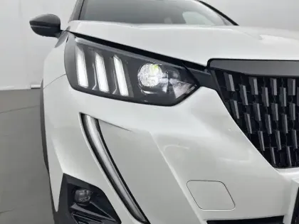 Photo 104 Peugeot 2008  PureTech 155 S&S EAT8