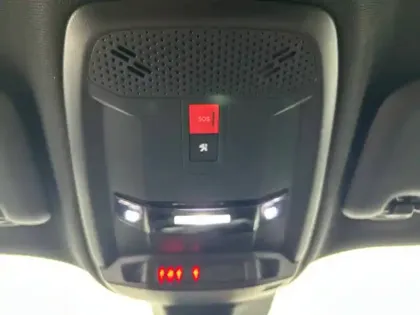 Photo 88 Peugeot 2008  PureTech 155 S&S EAT8